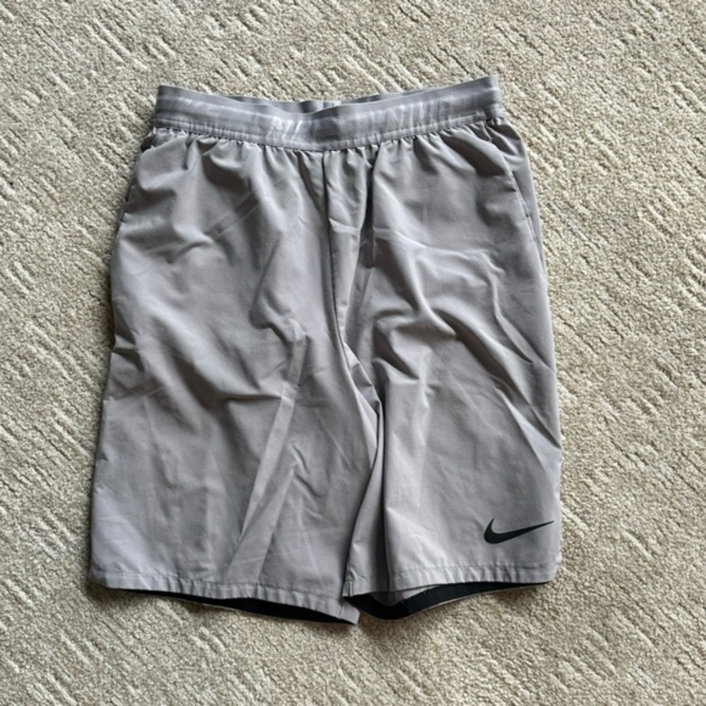 Men's Light Gray Nike Shorts - Medium Tall
